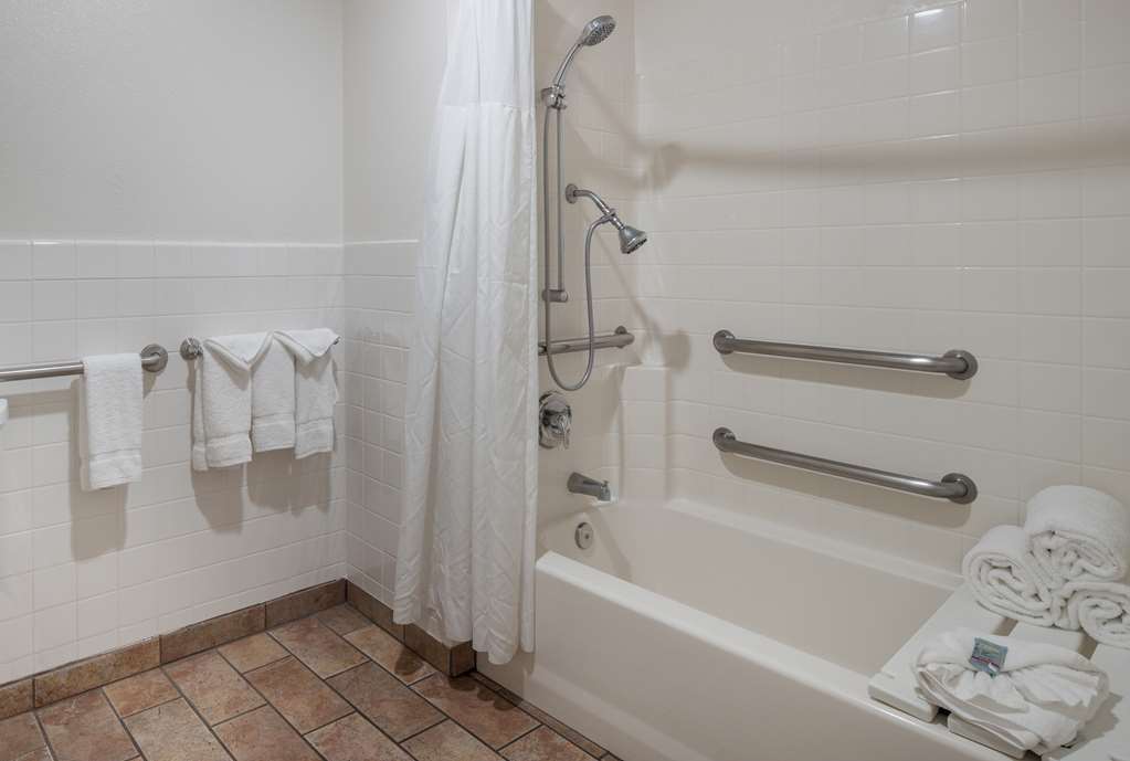 Best Western Corona Hotel and Suites - photo 32