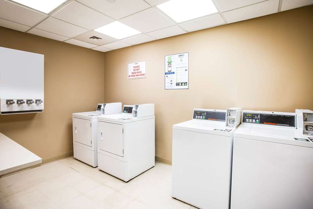 La Quinta Inn & Suites by Wyndham Islip MacArthur Airport - photo 28
