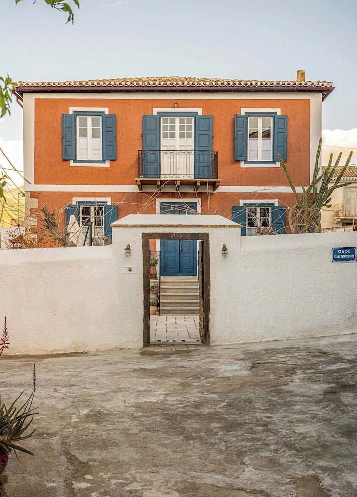 The 1813 Painter's Villa by Neuvel — 4-Star Luxury Hotel in Galaxidhion, Greece