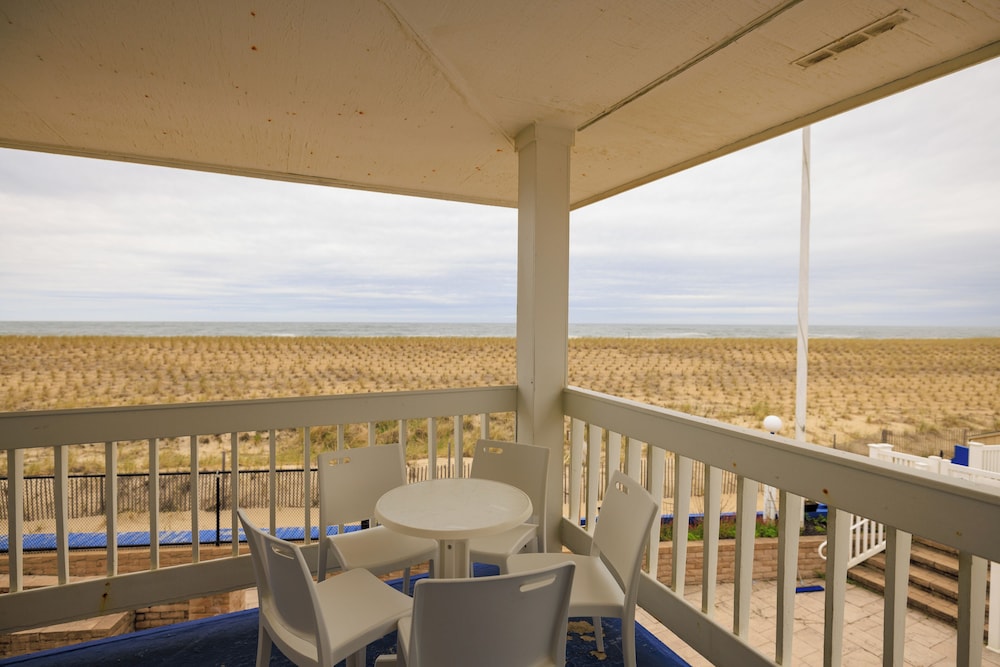 The White Sands Oceanfront Resort & Spa - photo 38