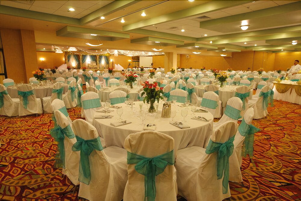 E Hotel Banquet & Conference Center - photo 57