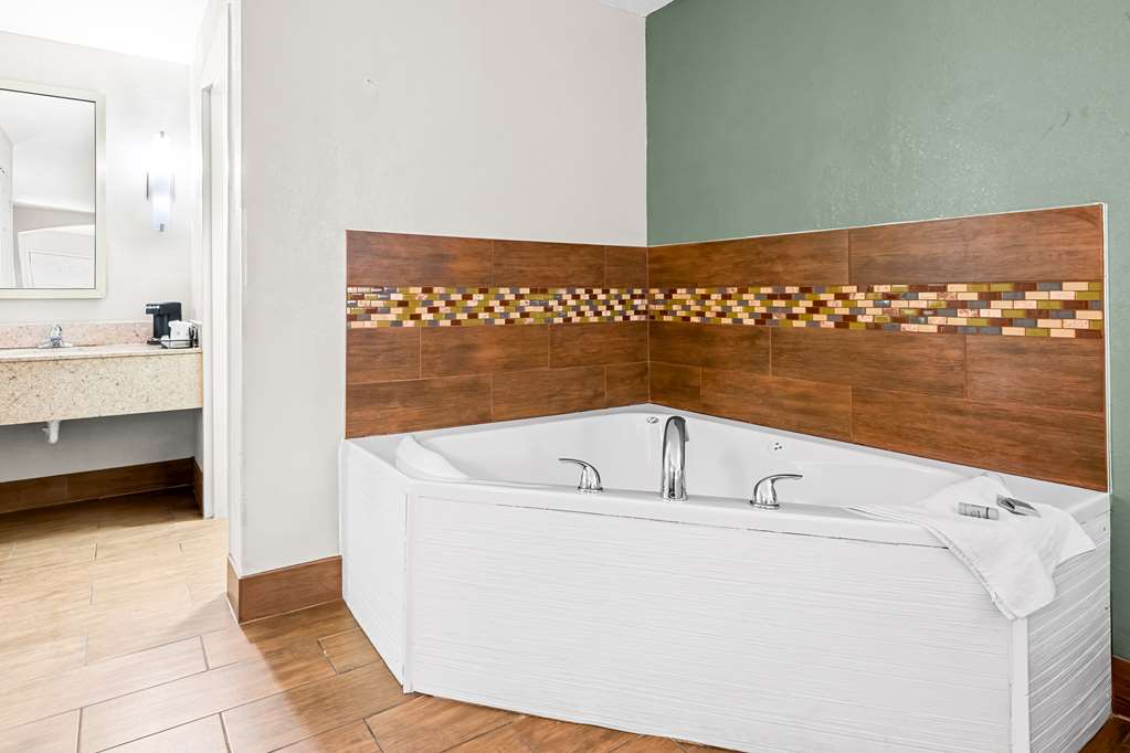 Best Western Executive Suites - photo 6
