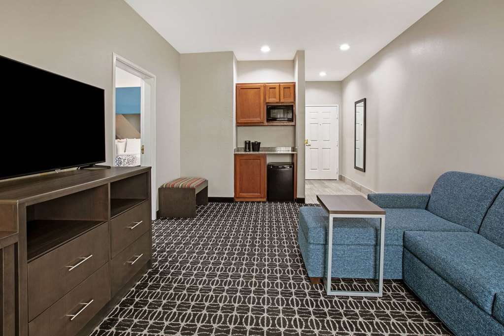 La Quinta Inn & Suites by Wyndham Sulphur Springs - photo 24