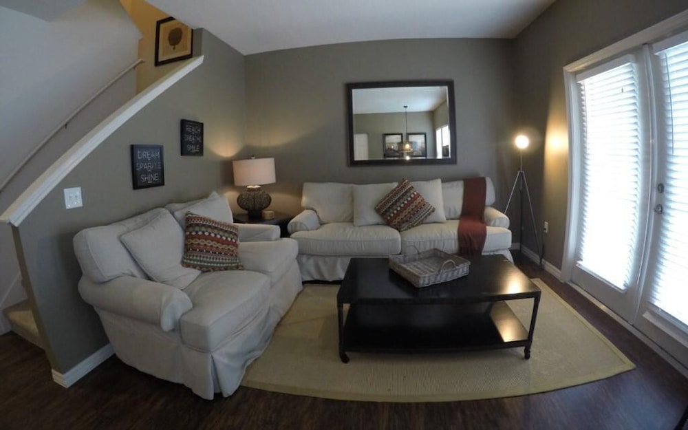 Lucaya 4 Bedrooms 4 Baths Townhome Spacious Living Room - photo 11