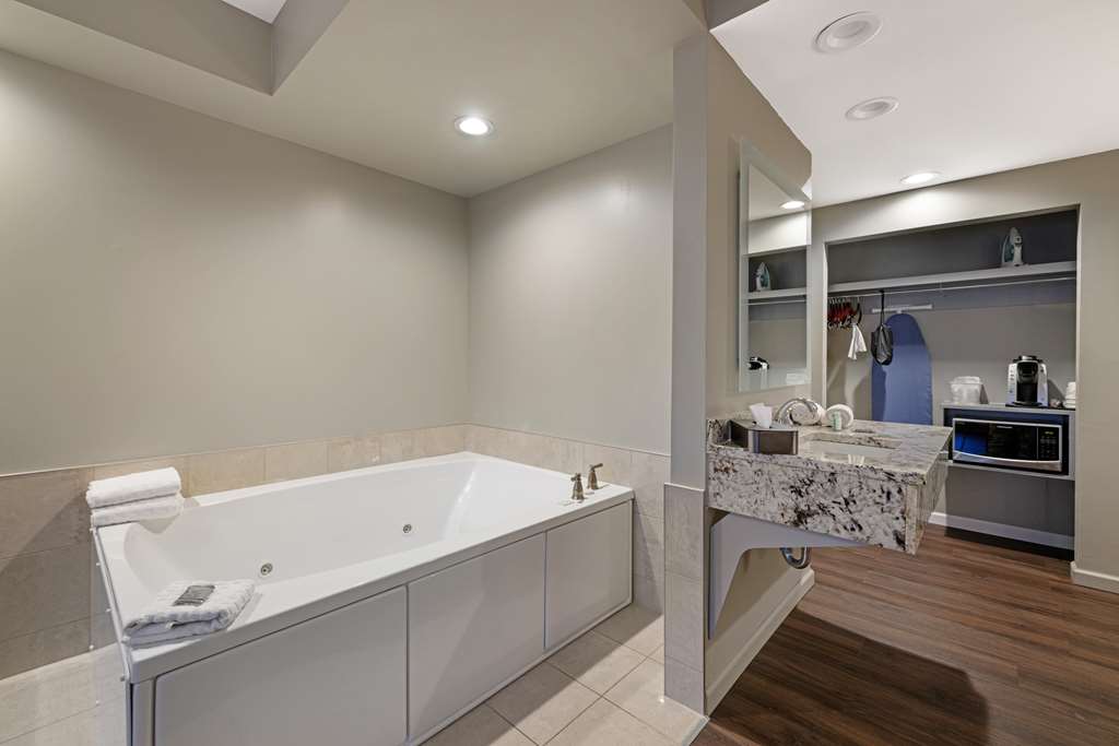 Best Western on the Avenue - photo 17