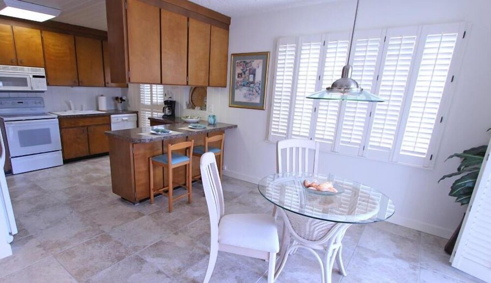 Beachouse Inn & Suites - photo 9