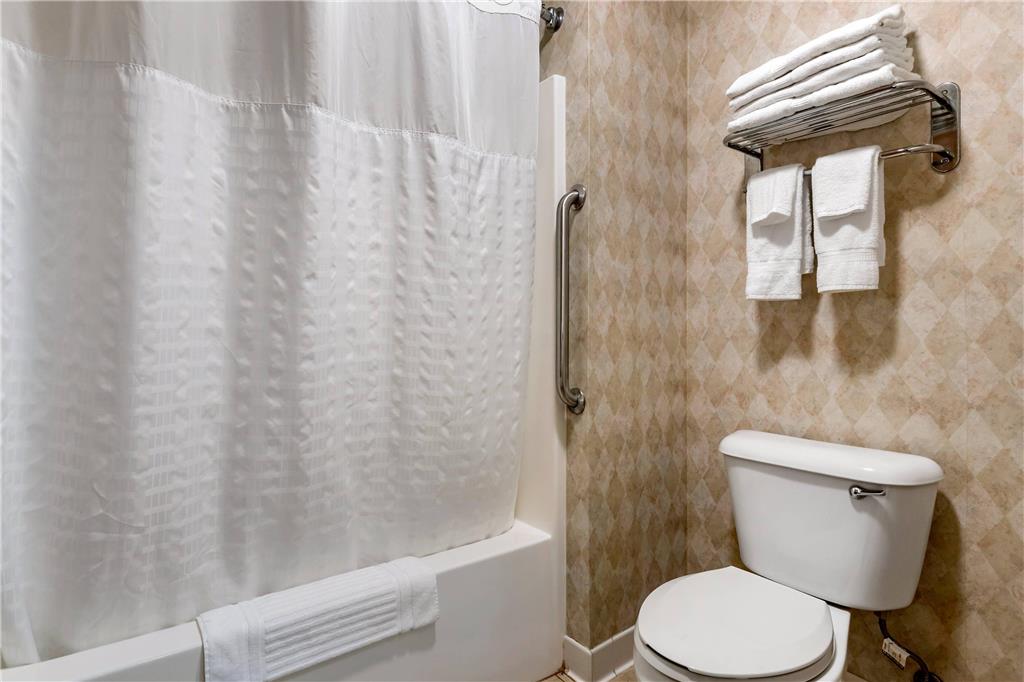 Comfort Inn Dyersville Near Field of Dreams - photo 15