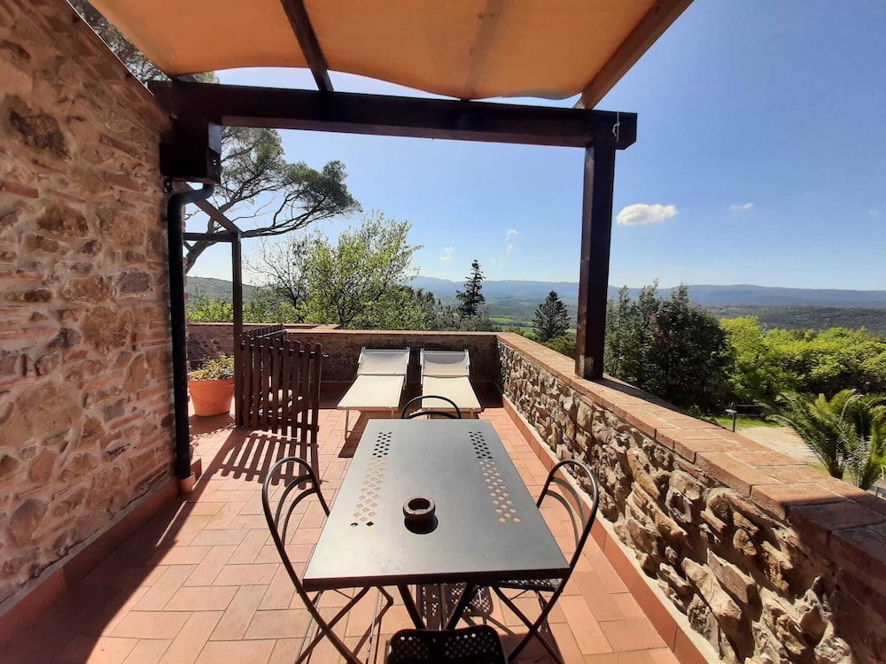 Serraiola Alta — 4-Star Luxury Hotel in Monterotondo Marittimo, Italy