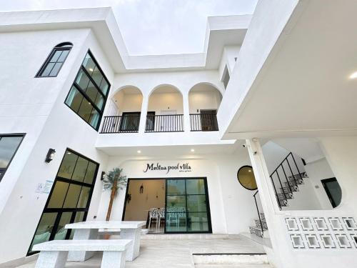 Medina Private Pool Villa บางแสน — 4-Star Luxury Hotel in Chon Buri, Thailand