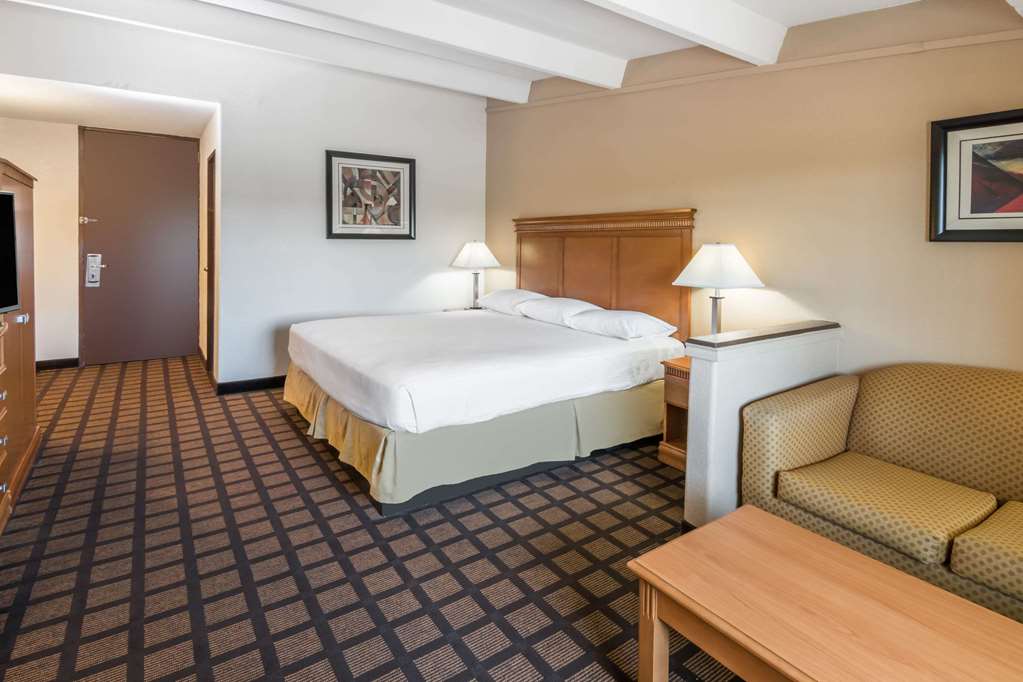 Super 8 by Wyndham Beaumont I 10 South College St - photo 14