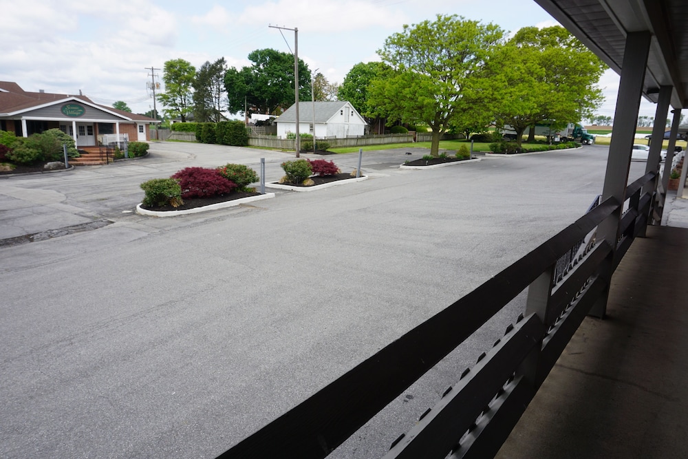 Harvest Drive Family Inn - photo 27