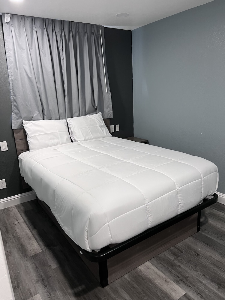 Surf City Inn and Suites - photo 19