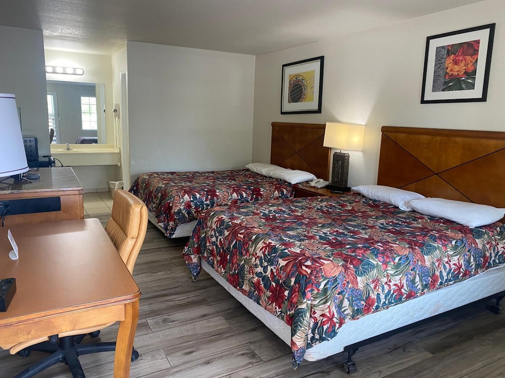 Cedar Creek Inn - photo 6