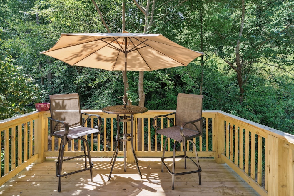 Hickory Hideaway Pet Friendly Haven With Fire Pit 19221751 — Hickory