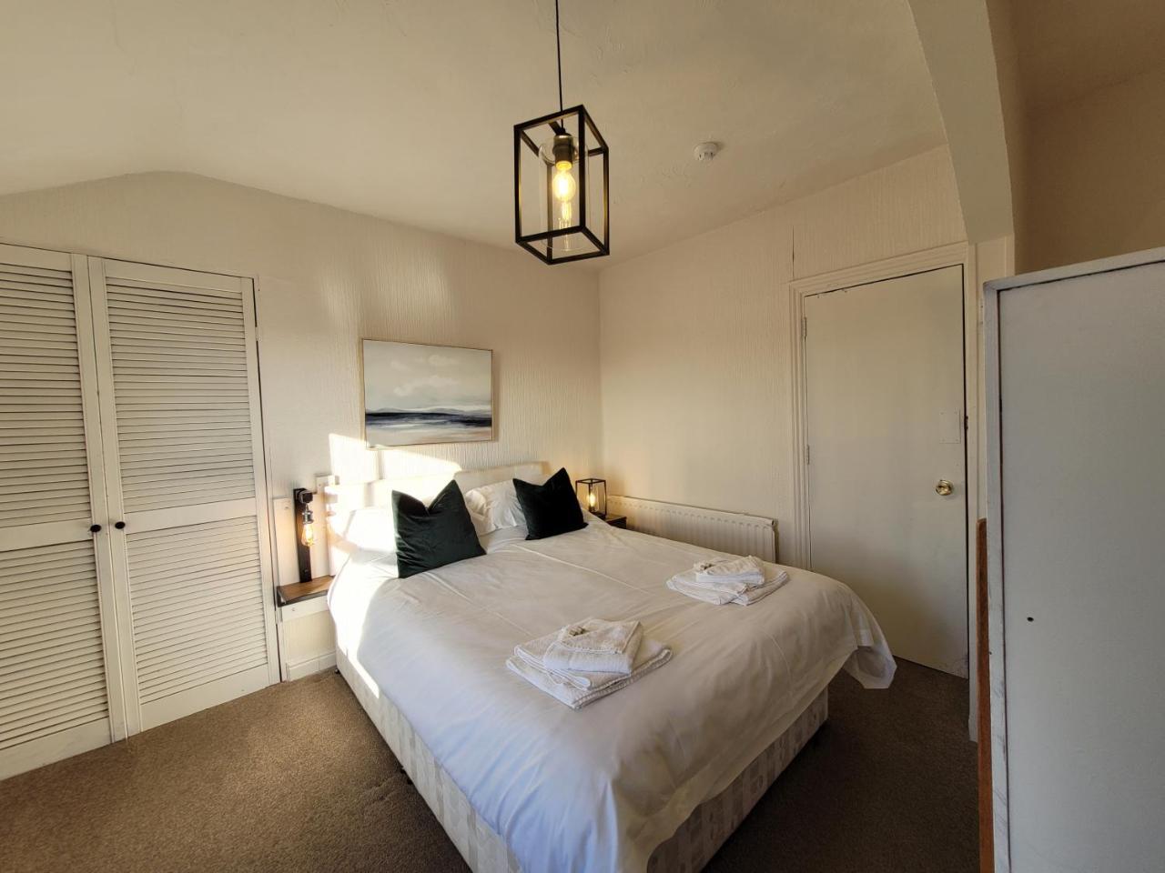 Sea View flat 4 fast WIFI & FREE parking