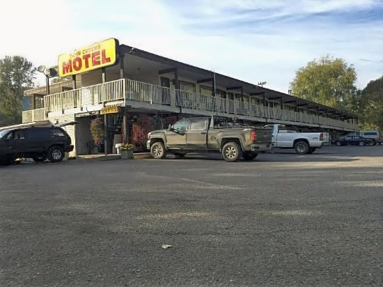 Twin Creeks Motel — hotel in Lumby