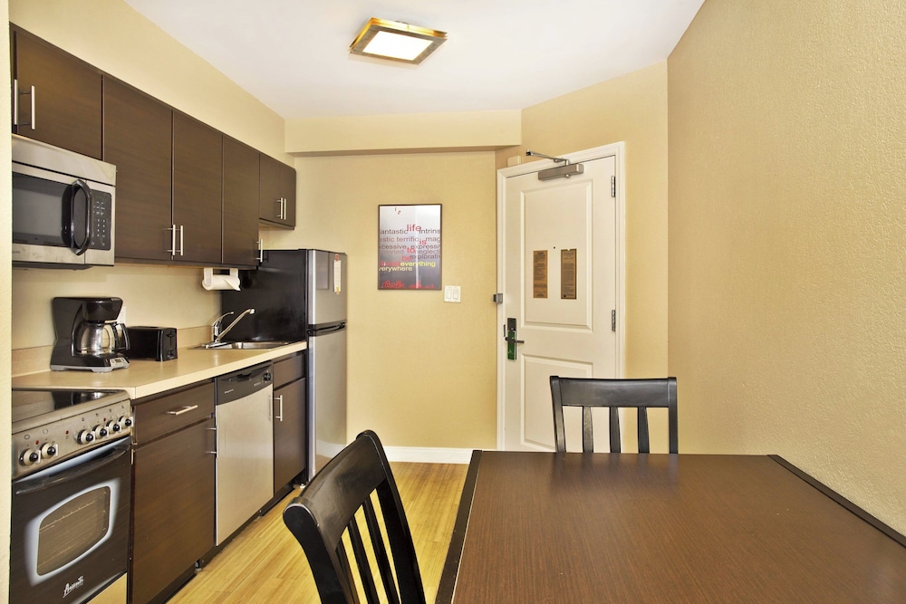 TownePlace Suites by Marriott Republic Airport Long Island - photo 11