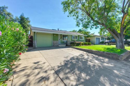 Arden Calexpo HotTub Pool Firepit BBQ NoPetFee in Sacramento, United States