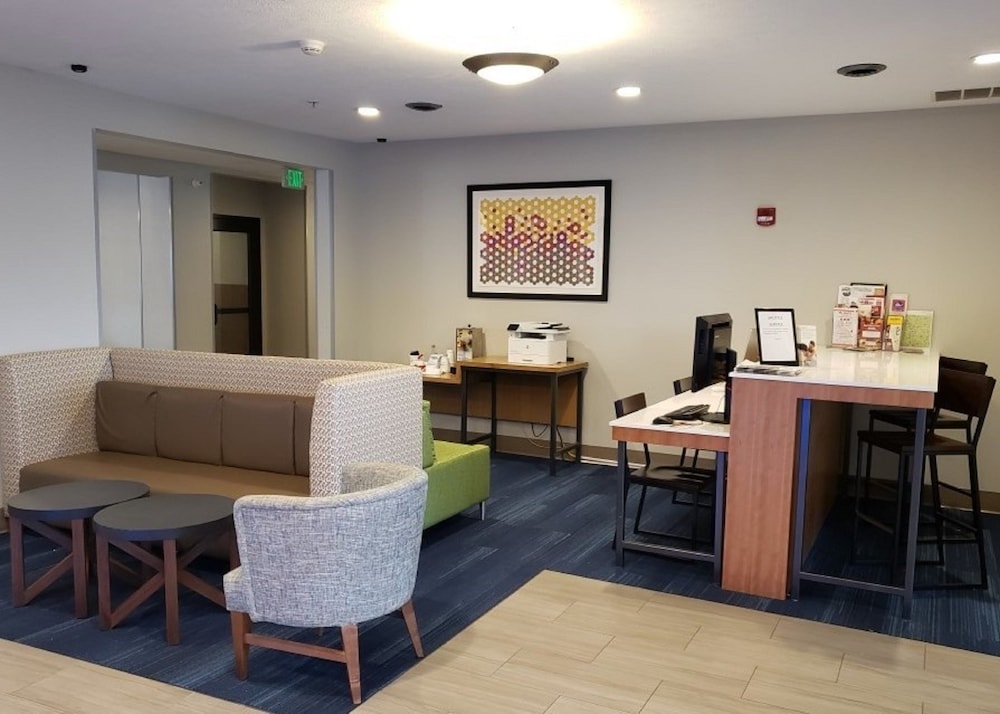 Holiday Inn Express & Suites Lincoln Airport by IHG - photo 23