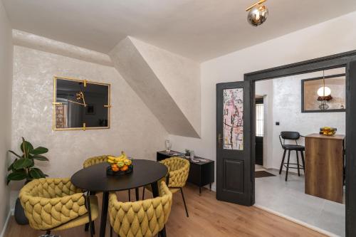 L & M Apartment Perfect Old Town Location Two Bedroom House