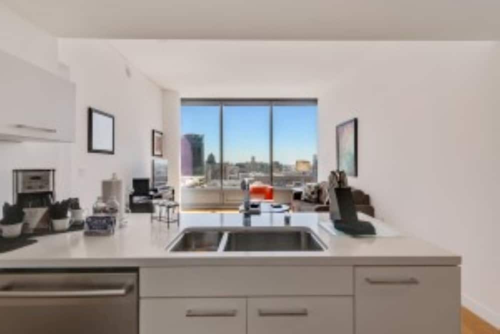Global Luxury Suites at Figueroa Street - photo 11