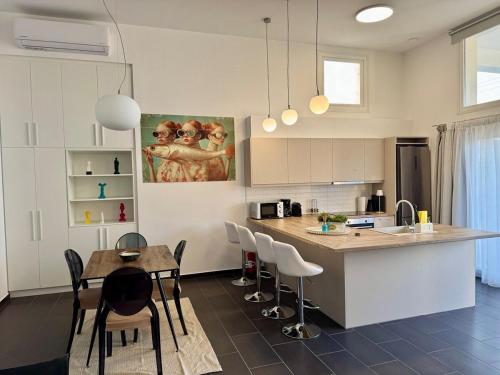 Luxury Apartment Vavi Kedros — 4-Star Luxury Hotel in Samos, Greece