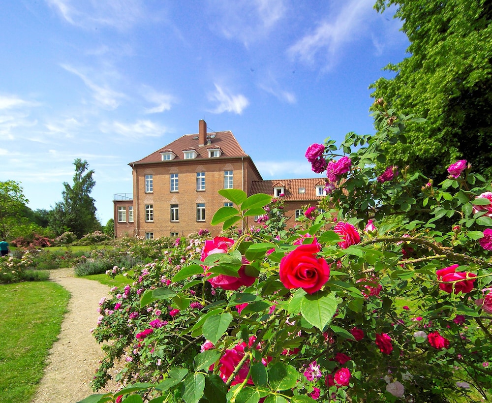 Gutshaus Gottin — hotel near Rostock-Laage Airport