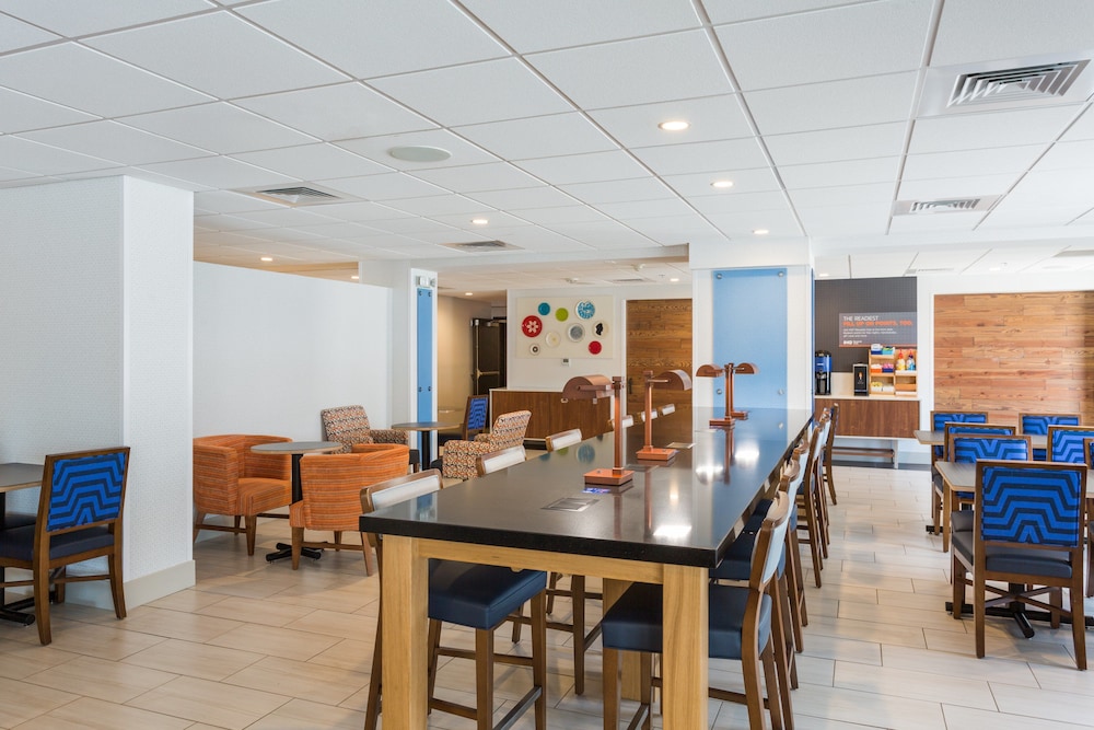 Holiday Inn Express Lorton by IHG - photo 21