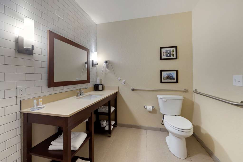 Comfort Inn & Suites Harrah - photo 8