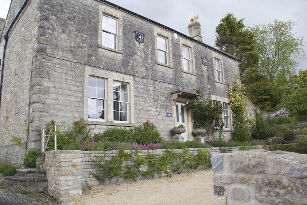 Roundhill Farmhouse — 4-Star Luxury Hotel in Bath, United Kingdom