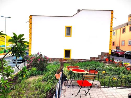 Chrisoasis - carbon neutral hotel in Unknown City