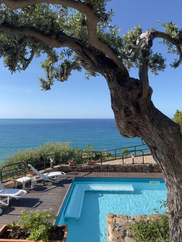 inKanto Room — 4-Star Luxury Hotel in Cefalu, Italy