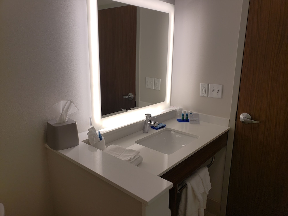 Holiday Inn Express & Suites Brigham City North Utah by IHG - photo 31