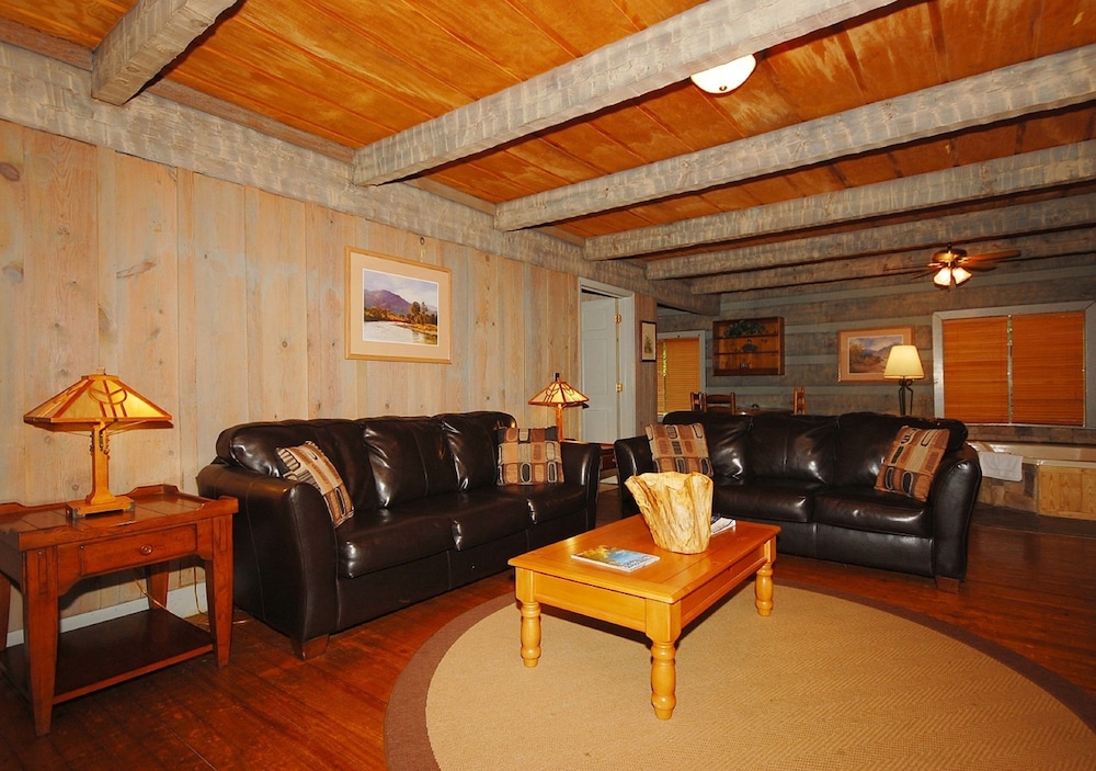 The Smokehouse Lodge and Cabins - photo 24