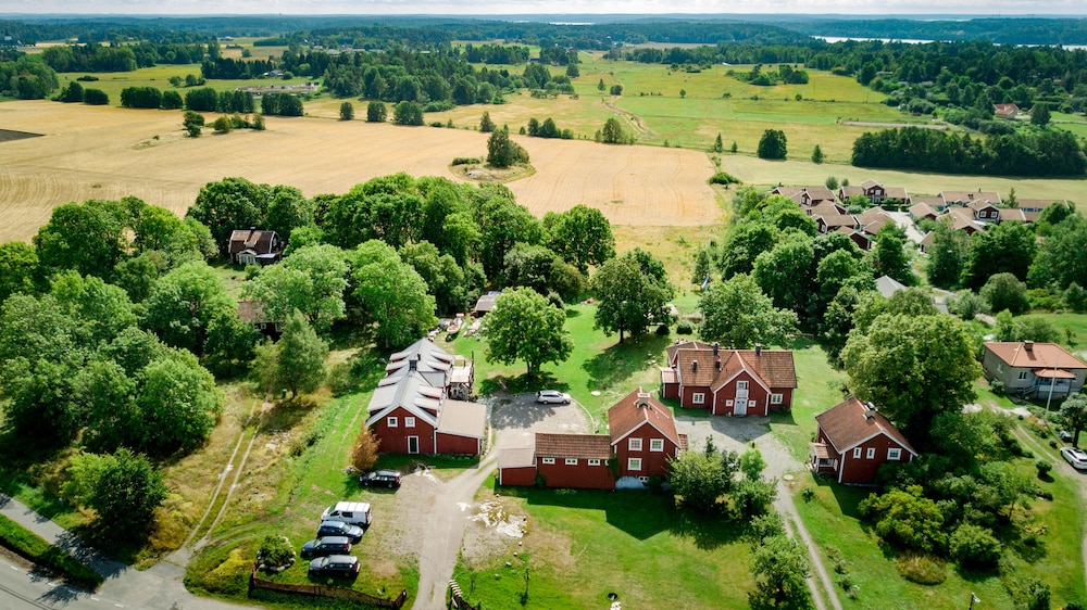 Lilla Sörgården — hotel in Ekeroe