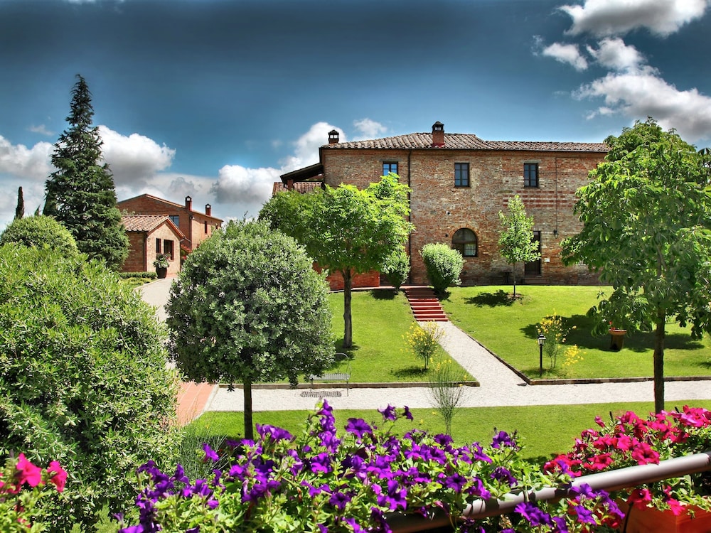 Scenic Tuscan Mansion in Montepulciano, Italy
