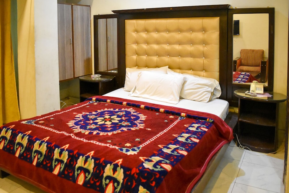 A One Hotel — hotel in Sialkot