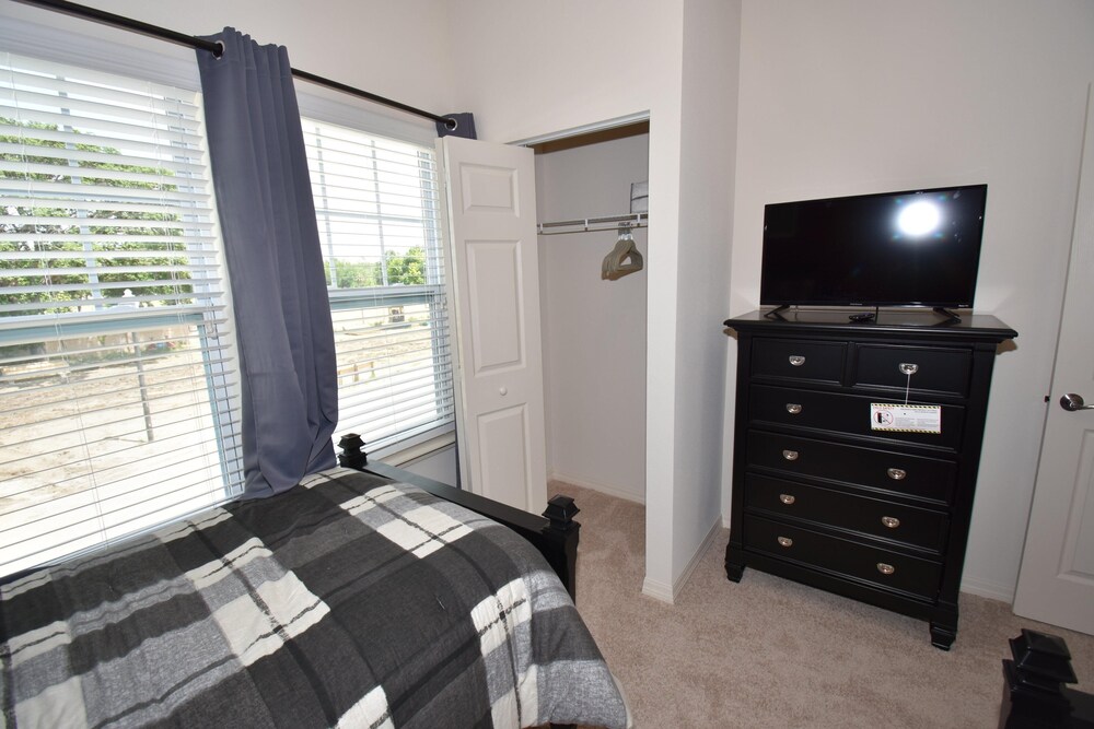 Nov Special W Lucaya 4bed 2 Bath ID: 256175 - photo 12