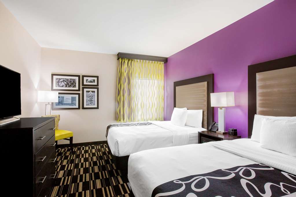 La Quinta Inn & Suites by Wyndham McAllen Convention Center - photo 23