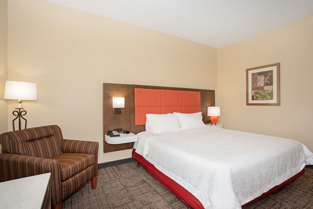 Hampton Inn Jonesboro - photo 17