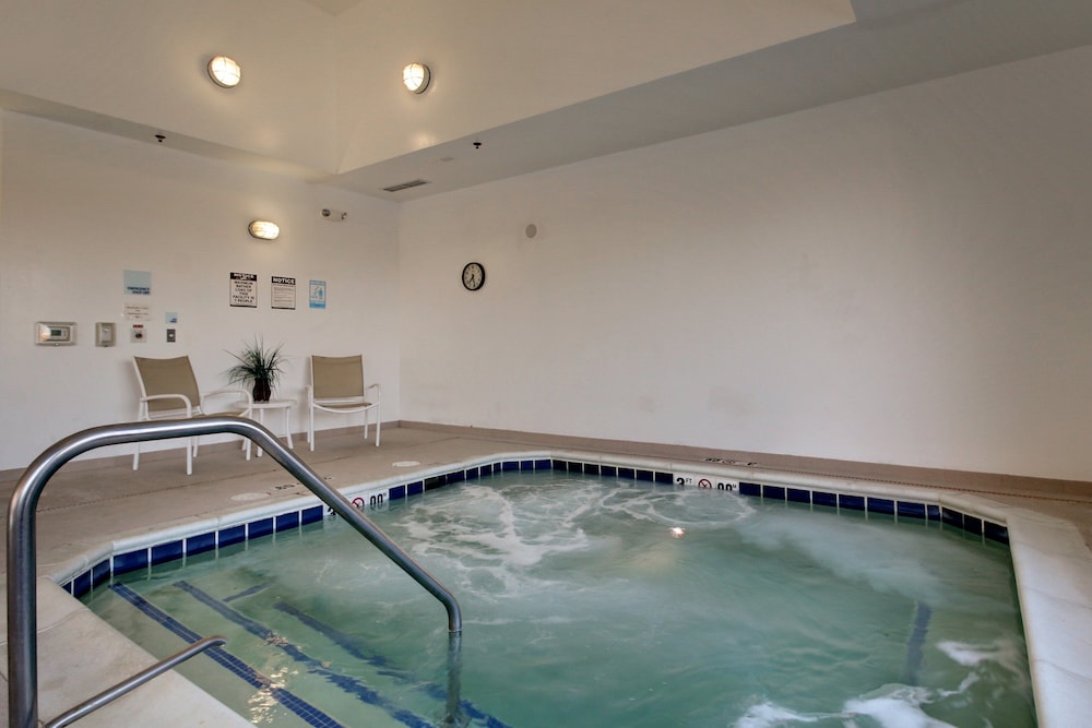 Holiday Inn Express Hotel & Suites Peru Lasalle Area an IHG Hotel - featured photo