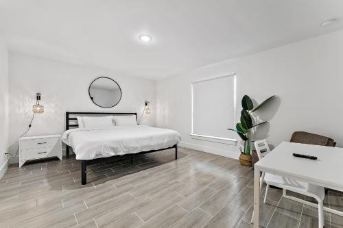 Contemporary 3 Bed 2 Bath Home Downtown WPB — 4-Star Luxury Hotel in West Palm Beach, United States