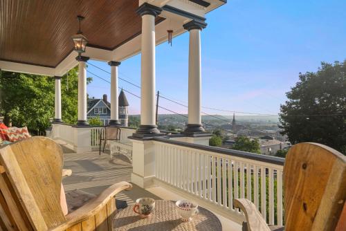 Dubuque's Front Porch Historic Charmer Walk Downtown — 4-Star Luxury Hotel in Dubuque, United States