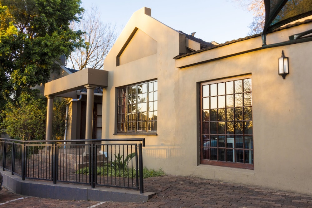 Ruth Avenue Guest House — 4-Star Luxury Hotel in Edenvale, South Africa