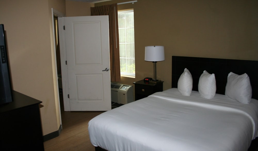 MainStay Suites Jacksonville near Camp Lejeune - photo 12