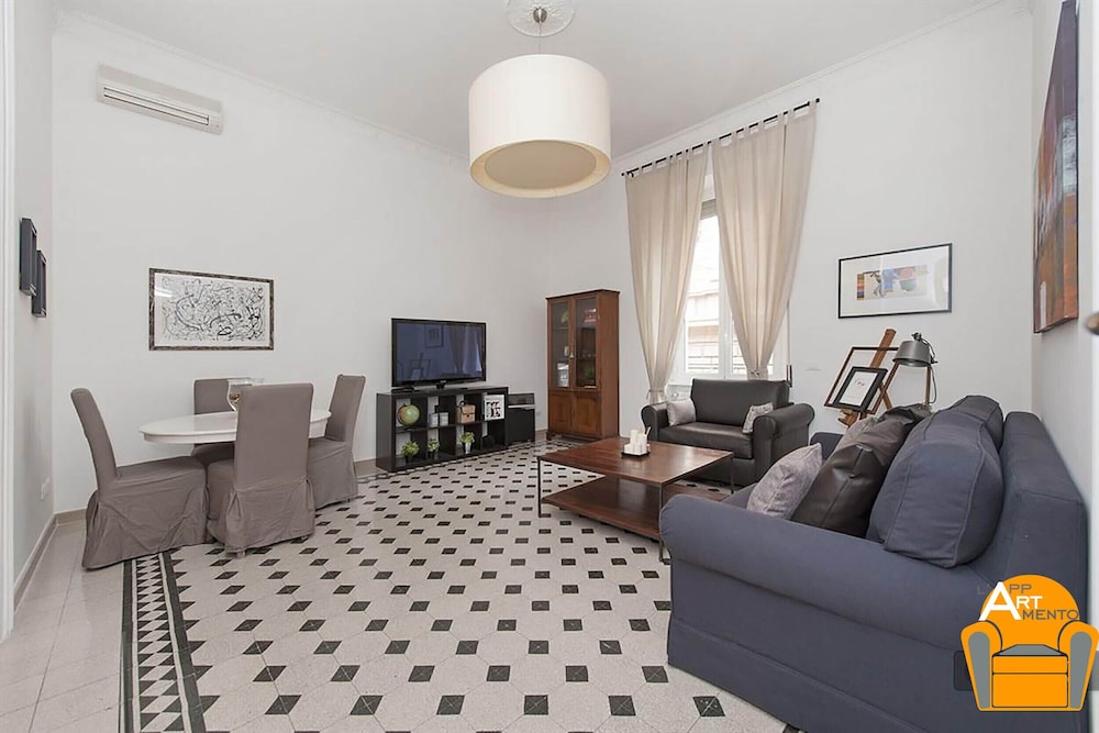 Luxury Spagna Apartments — 4-Star Luxury Hotel in Rome, Italy