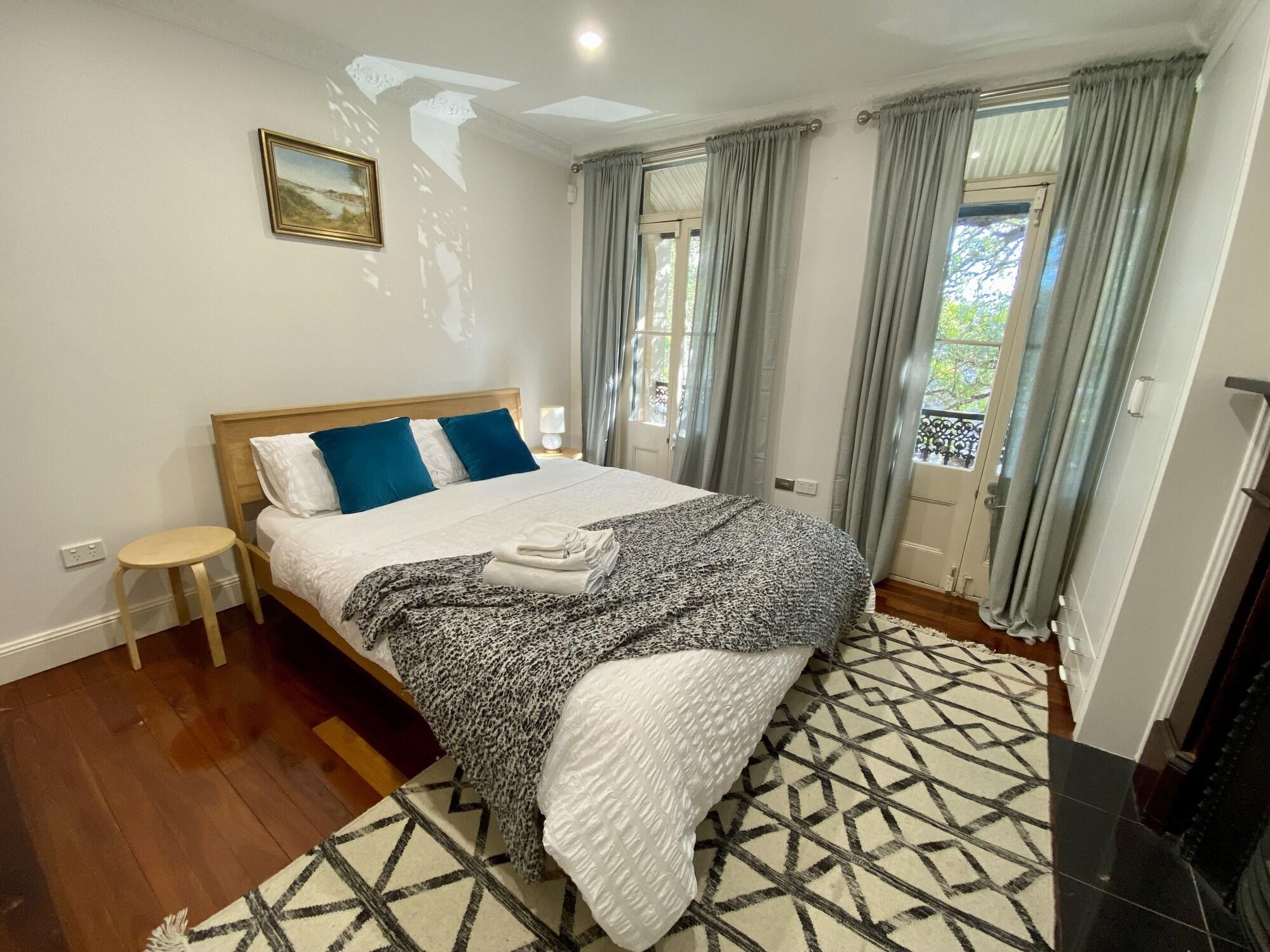 Immaculate 3 Bed City Home Close to Everything — 4-Star Luxury Hotel in Sydney, Australia
