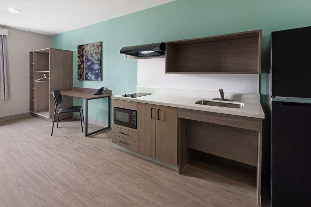 ECHO Suites Richmond West Extended Stay by Wyndham - photo 36