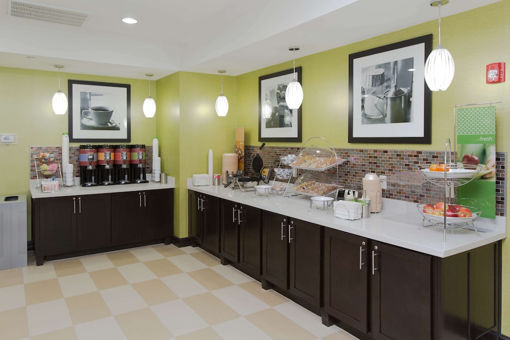Hampton Inn & Suites Missouri City TX - photo 36