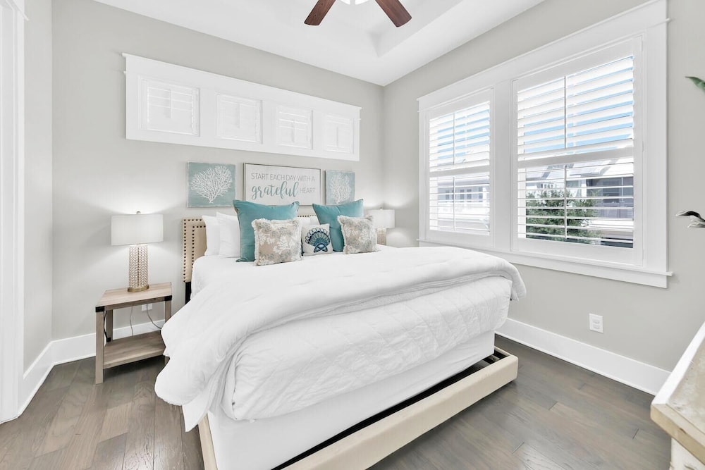 Town of Prominence 67C Pour Beach Life — 4-Star Luxury Hotel in Panama City Beach, United States